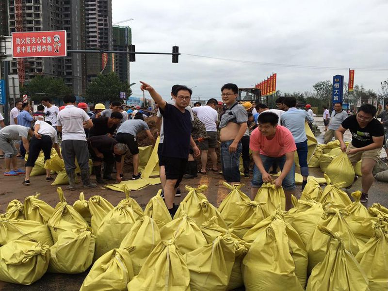2016年7月20日，集團公司組織員工參與“安陽7·19特大洪水”搶險救災工作。